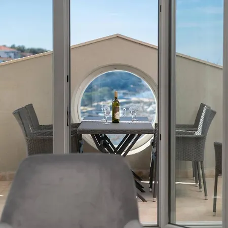 Donatella -apt 2- Mit Meerblick Pjescana Uvala
