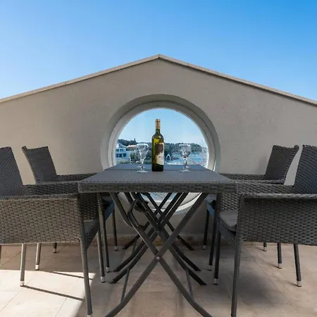 Donatella -apt 2- Mit Meerblick Daire Pjescana Uvala